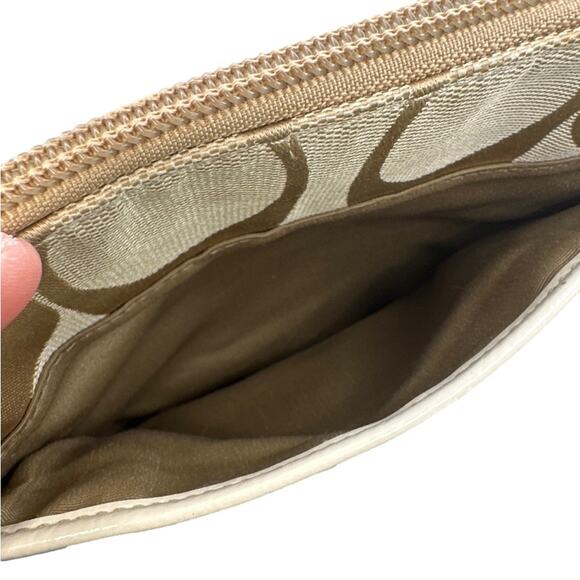 COACH Beige and Cream Canvas Signature Crossbody - Picture 4 of 9